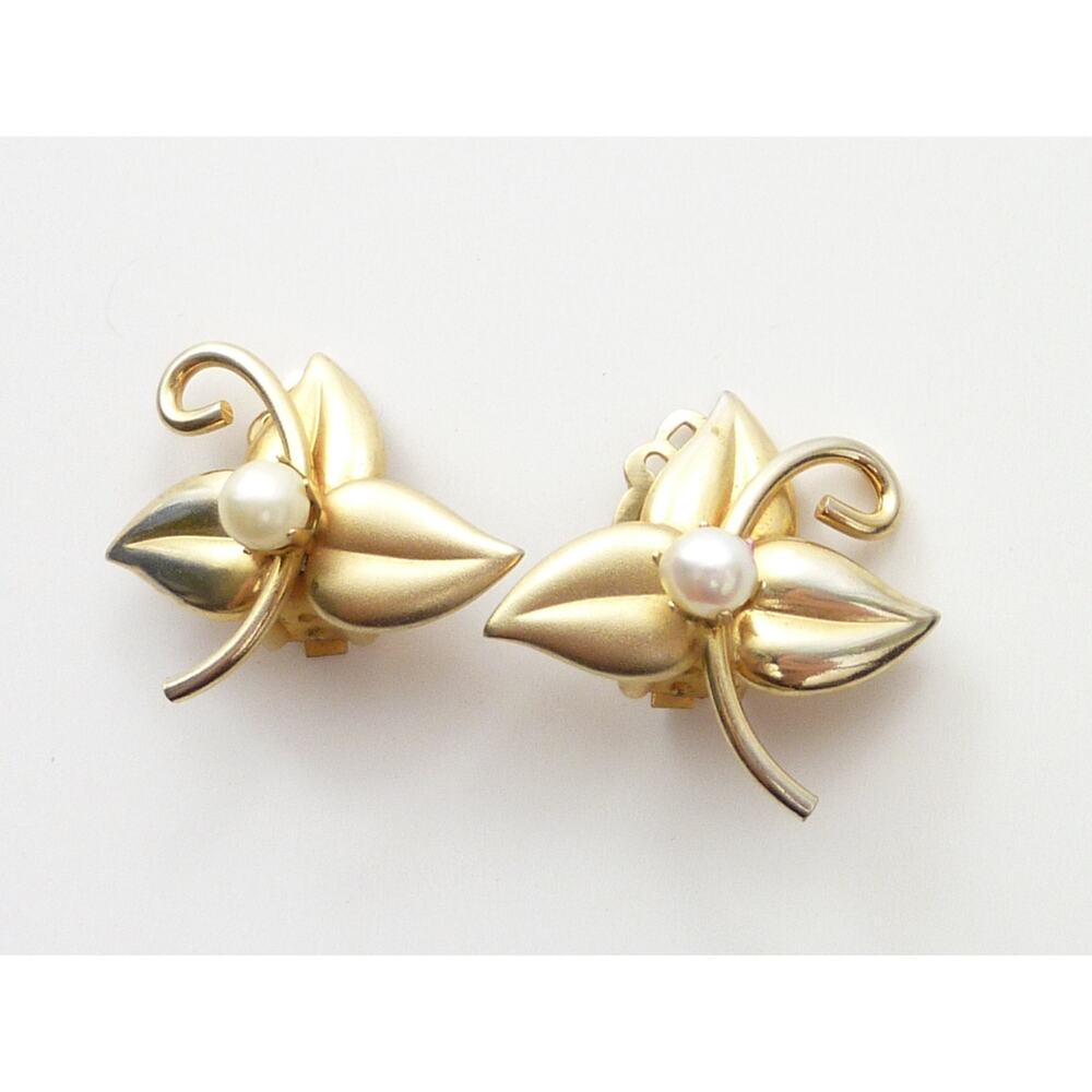 Vintage Gold Tone Leaf Clip In Earrings With Single Faux Pearls 1”